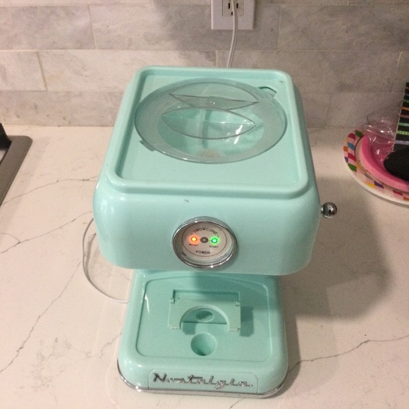 Snow cone machine used 2-4 times in brand new condition blue no box. - Picture 10 of 12